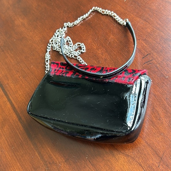 White House Black Market evening bag red and black long shoulder chain NWT - Picture 12 of 13